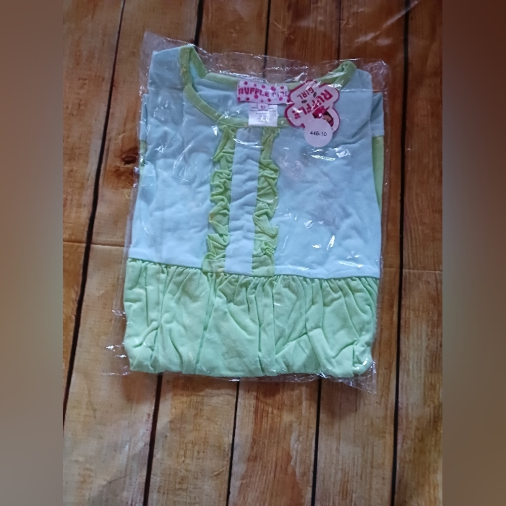 Casual Green and Blue Dress with Lightweight Fabric